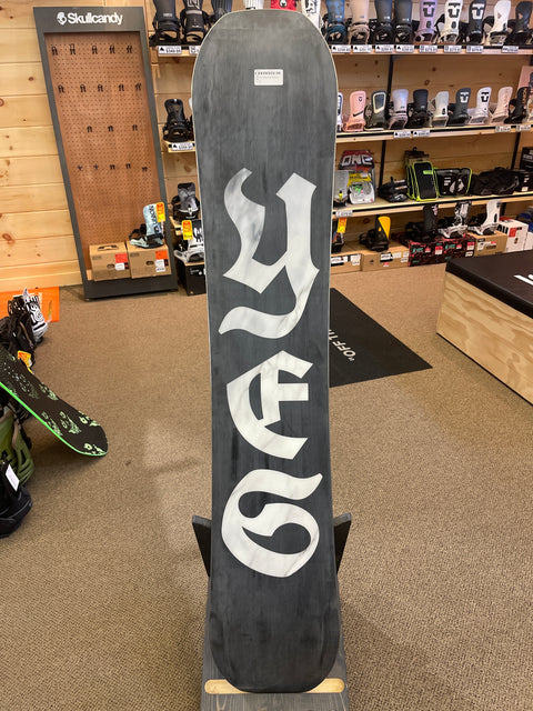 DEMO YES. Halldor Cream Snowboard 2026
