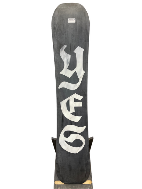 DEMO YES. Halldor Cream Snowboard 2026