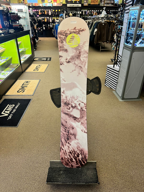DEMO Burton Family Tree High Spirits Snowboard 2017 DEMO Burton Family Tree High Spirits Snowboard 2017